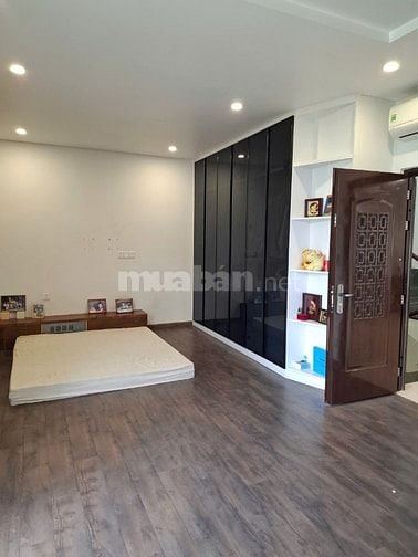 Bán nhà mặt tiền đường D17 Phước Long B quận 9 giá 26 tỷ