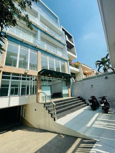 Cho thuê nhà 17/10 Nguyễn Huy Tưởng, Hầm, 4 Tầng, ST, 1400m2 chỉ 200tr
