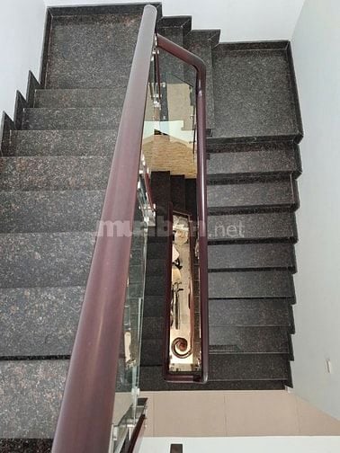 Bán nhà mặt tiền đường D17 Phước Long B quận 9 giá 26 tỷ