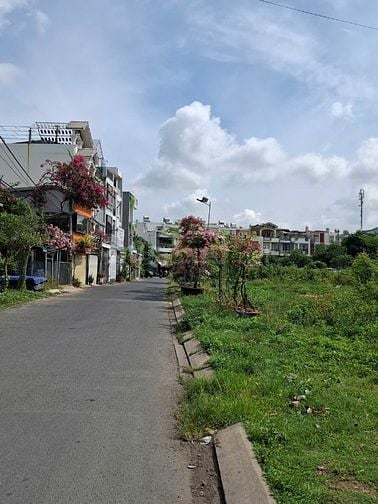 Bán nhà mặt tiền đường D17 Phước Long B quận 9 giá 26 tỷ