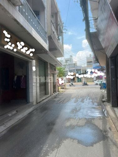 Bán gấp nhà 2 MT  Nguyễn Bá Tòng và Trường Chinh P.11 Quận Tân Bình