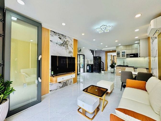 BÁN GẤP TRONG TUẦN - HẺM XE TẢI Nguyễn Văn Trỗi - 2 tầng, 2PN, 2WC