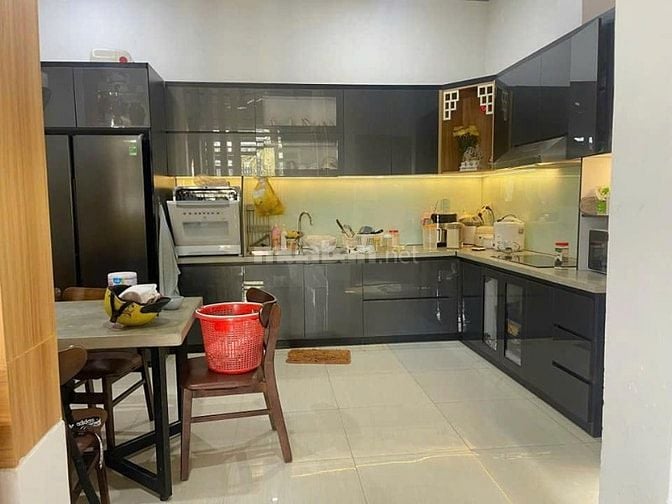 KẸT TIỀN BÁN NHÀ TRONG CHỢ BÌNH CHÁNH 790TR CHO THUÊ 20TR/THÁNG 100M2