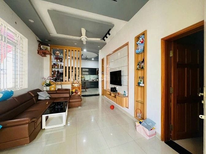 KẸT TIỀN BÁN NHÀ TRONG CHỢ BÌNH CHÁNH 790TR CHO THUÊ 20TR/THÁNG 100M2