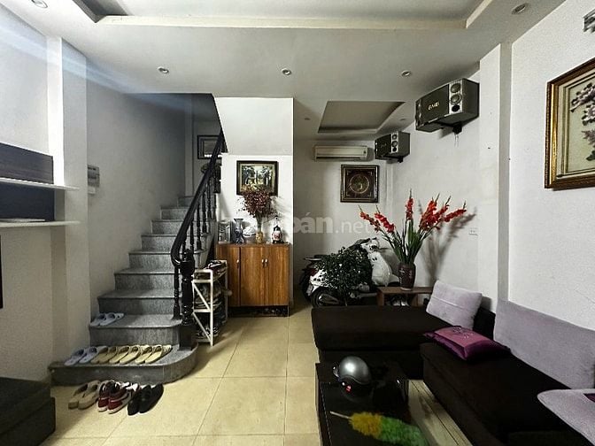 Nhà 4,5T vị trí đẹp kd online ngõ Tôn Đức Thắng ngõ 2m hai mặt thoáng