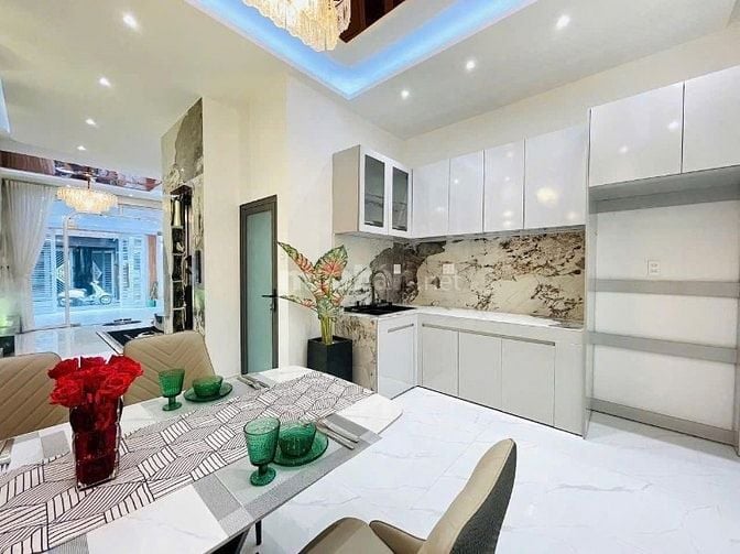 Bán nhà giá mềm Cách Mạng Tháng 8,Q10. 33,3m2/2tỷ350 SHR