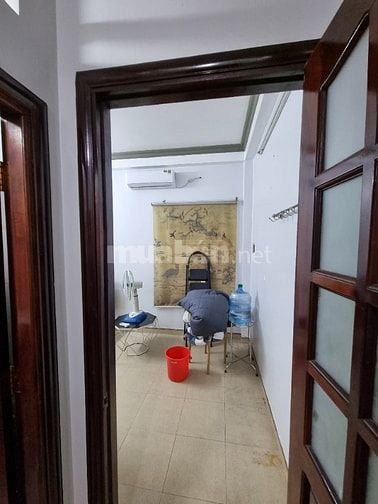 Cho nữ thuê phòng, có sẵn máy lạnh.