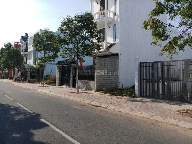 125m2 trung tâm huyện, cách Vinhomes City 200m, trung tâm Hậu Nghĩa