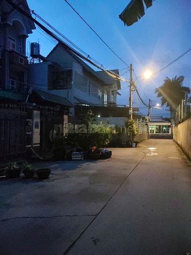 CHÍNH CHỦ HIỆP THÀNH  QUẬN 12 - HẺM 6M 100M2 - 3 TẦNG BTNHINHR 5 ĐỒNG 