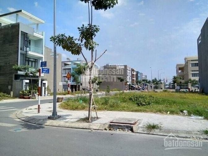 250 m2 trung tâm huyện,cách Vinhomes City 200m,tiện xây kinh doanh,SHR