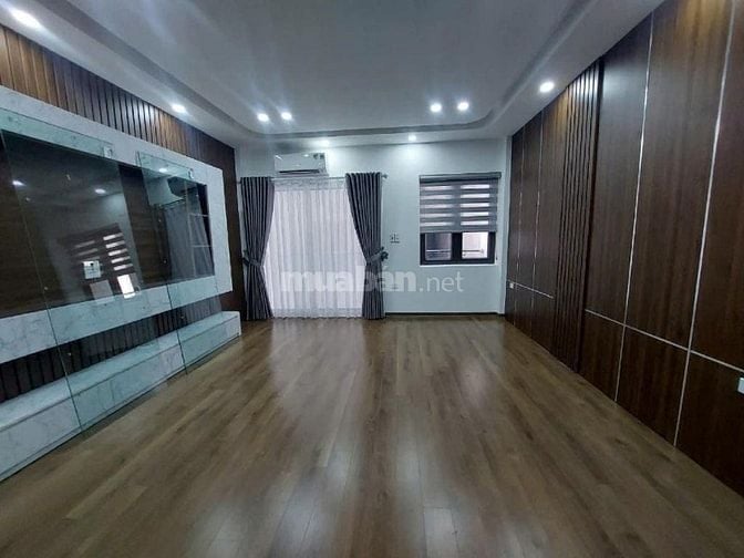 BÁN NHÀ LONG BIÊN, THANG MÁY, 7 TẦNG, Ô TÔ VÀO NHÀ. 8.9 TỶ