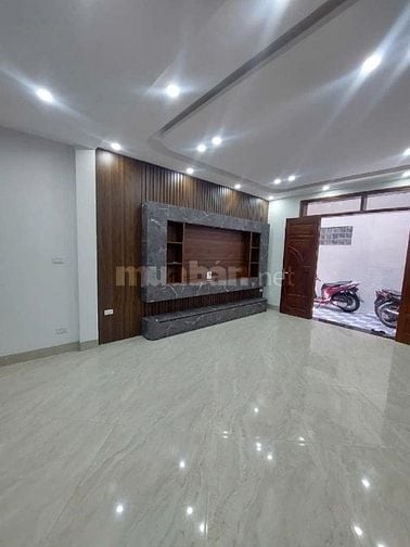 BÁN NHÀ LONG BIÊN, THANG MÁY, 7 TẦNG, Ô TÔ VÀO NHÀ. 8.9 TỶ