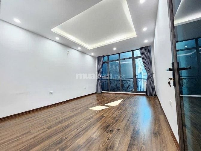 BÁN NHÀ LONG BIÊN, THANG MÁY, 7 TẦNG, Ô TÔ VÀO NHÀ. 8.9 TỶ