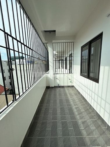 BÁN NHÀ LONG BIÊN, THANG MÁY, 7 TẦNG, Ô TÔ VÀO NHÀ. 8.9 TỶ