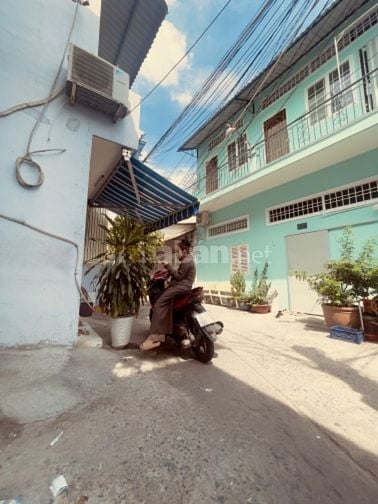 Nhà mới cách mặt tiền 20 mét P.7 Q.6