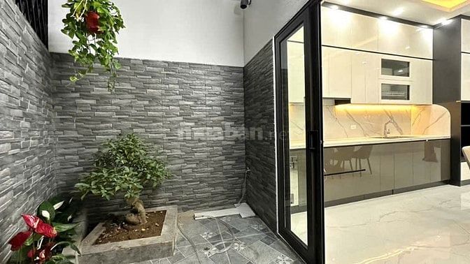 PHÂN LÔ HAI BÀ TRƯNG, NỞ HẬU, 2 THOÁNG TRƯỚC SAU, GARA Ô TÔ, THANG MÃY