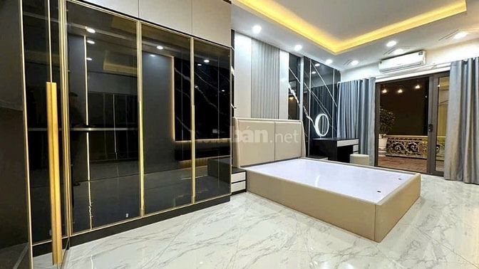 PHÂN LÔ HAI BÀ TRƯNG, NỞ HẬU, 2 THOÁNG TRƯỚC SAU, GARA Ô TÔ, THANG MÃY