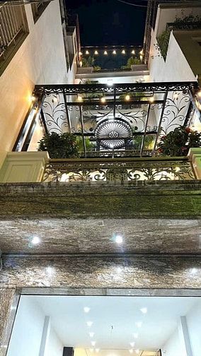 PHÂN LÔ HAI BÀ TRƯNG, NỞ HẬU, 2 THOÁNG TRƯỚC SAU, GARA Ô TÔ, THANG MÃY