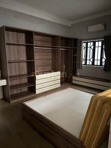 Cho thuê hẻm VIP Bạch Đằng, Sân Bay. 5,5x17m. Trệt lầu. Giá 18 triệu 