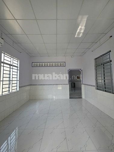 Bán căn nhà 2 MT ở Đ. Phạm Thị Thàng , Củ Chi 140m2 SHR giá 850tr