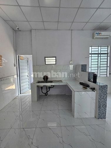Bán căn nhà 2 MT ở Đ. Phạm Thị Thàng , Củ Chi 140m2 SHR giá 850tr