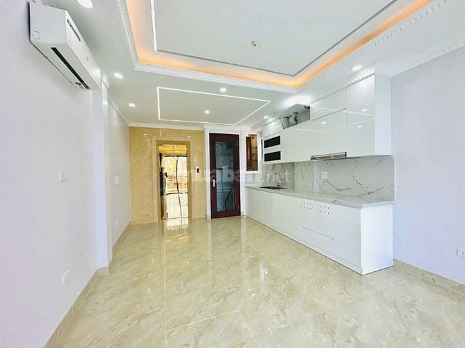 Bán nhà Xây Mới Cầu Giấy gần ĐH GTVT 40m2 6 tầng thang máy 4m MT 4PN