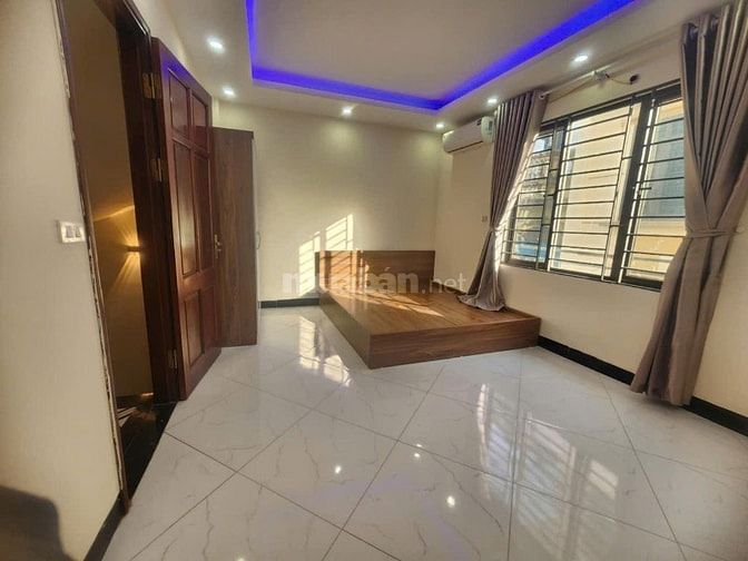 Gia đình có việc muốn bán căn nhà 5 tầng giáp quốc lộ 6 chỉ  26m 