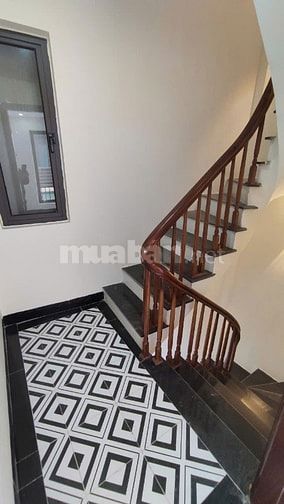 Gia đình có việc muốn bán căn nhà 5 tầng giáp quốc lộ 6 chỉ  26m 