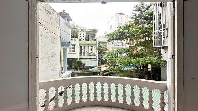 Phòng đẹp bancon - 21/1 đường Trường Sơn, P4, Q. Tân Bình Có máy lạnh