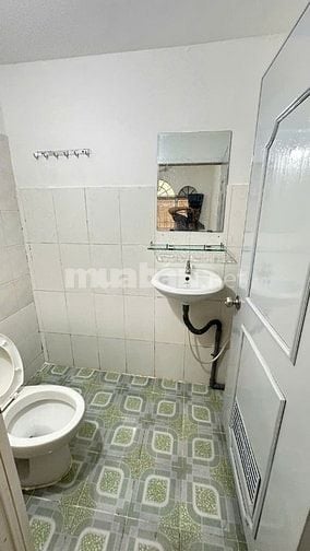 Phòng đẹp bancon - 21/1 đường Trường Sơn, P4, Q. Tân Bình Có máy lạnh