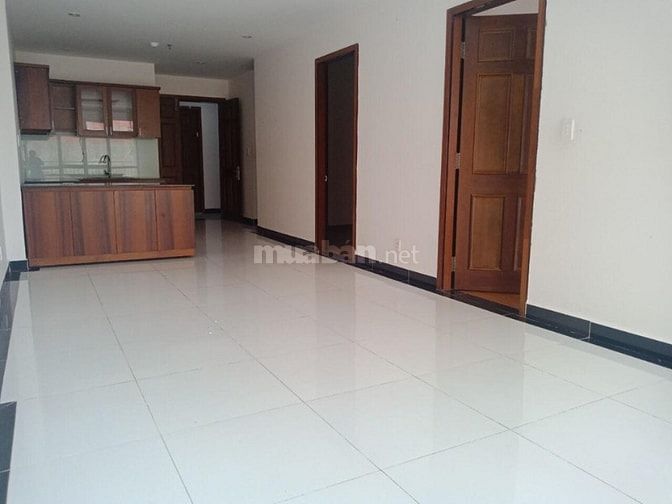 Cần bán gấp căn hộ Giai Việt Q8 , Dt 82m2, 2 phòng ngủ , 2wc, nhà rộng