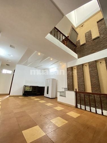 📌 Nhà đẹp gần biển Mỹ Khê – 1 hầm 4 tầng – giá mềm khu phố Tây