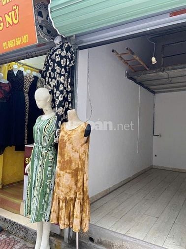Cho thuê cửa hàng mới đẹp tại 236 Đê La Thành nhỏ, quận Đống Đa
