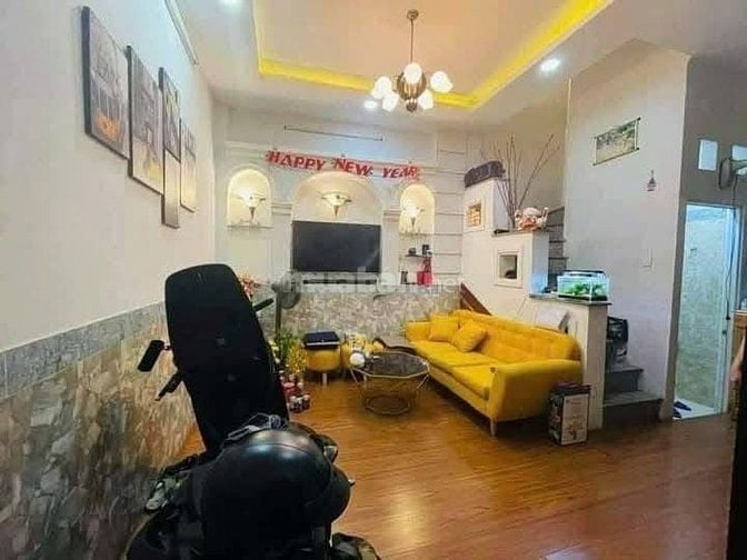 HẺM 6M OTO NHÀ 3 THÁNG 2 Q.10 - NHÀ 3 TẦNG GIÁ 3TỶ490 - DT: 65m2