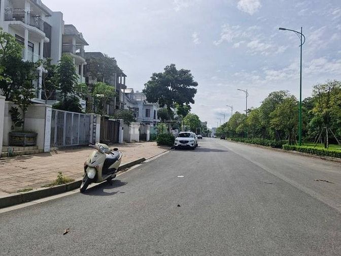 Bán gấp lô đất phố Tư Đình, Long Biên - Phân lô A38 - 140m2 - 17 tỷ