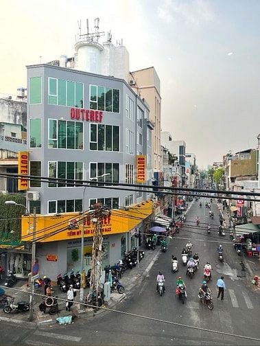 Nhà MT nguyên căn 2 tầng Trần Quang Khải, Q1 góc giao Nguyễn Hữu Cấu