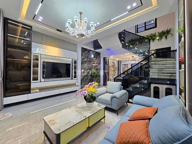 Chính chủ bán nhà An Dương Vương, Q.8 giá 2Tỷ650 DT: 70m2 hẻm 8m oto