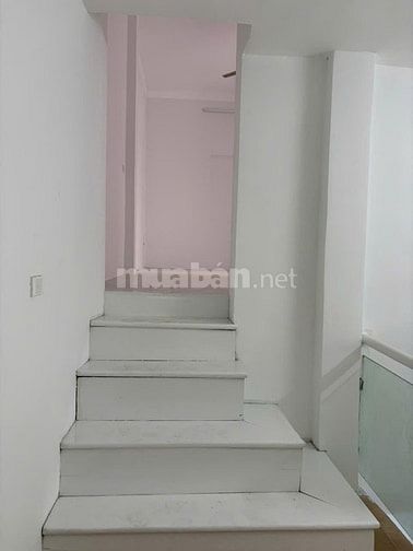 Cho thuê nhà phố Bà Triệu, quận Hai Bà Trưng Hà Nội, cách mặt phố 20m