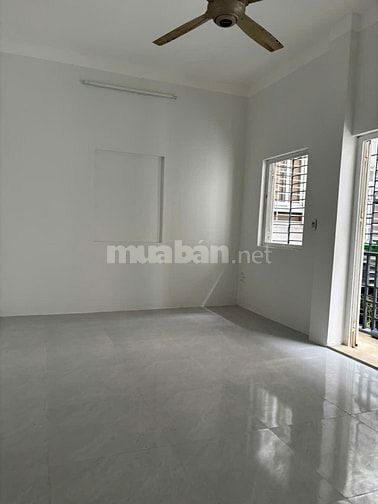 Cho thuê nhà phố Bà Triệu, quận Hai Bà Trưng Hà Nội, cách mặt phố 20m