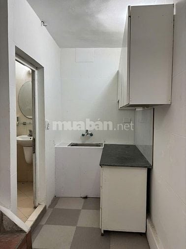 Cho thuê nhà phố Bà Triệu, quận Hai Bà Trưng Hà Nội, cách mặt phố 20m