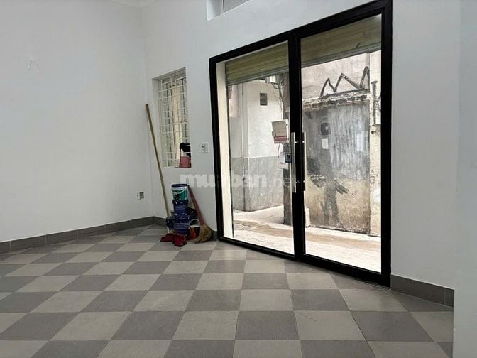 Cho thuê nhà phố Bà Triệu, quận Hai Bà Trưng Hà Nội, cách mặt phố 20m