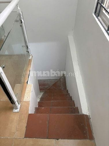 Cho thuê nhà phố Bà Triệu, quận Hai Bà Trưng Hà Nội, cách mặt phố 20m