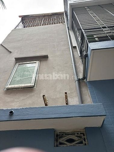 Cho thuê nhà phố Bà Triệu, quận Hai Bà Trưng Hà Nội, cách mặt phố 20m