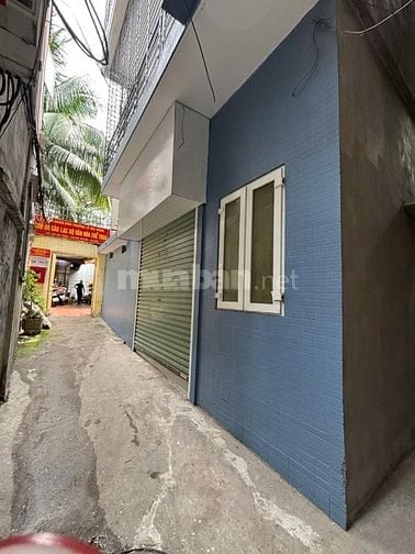 Cho thuê nhà phố Bà Triệu, quận Hai Bà Trưng Hà Nội, cách mặt phố 20m