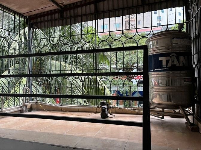 Cho thuê nhà phố Bà Triệu, quận Hai Bà Trưng Hà Nội, cách mặt phố 20m