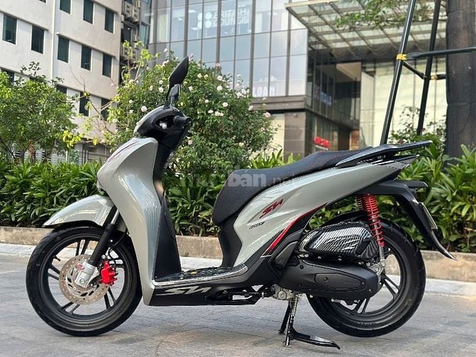 Cần bán Siêu Phẩm SH 160 ABS 4/2025 xám xi măng chạy 400km siêu mới