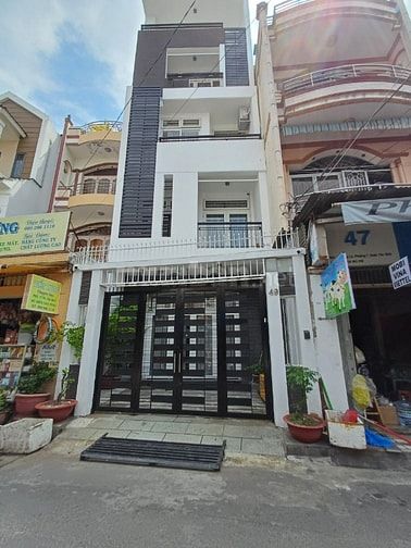 Bán nhà 2 Mặt Tiền ngay Nam Kỳ Khởi Nghĩa - Hoàng Sa, dt:4x13m, 5 tầng