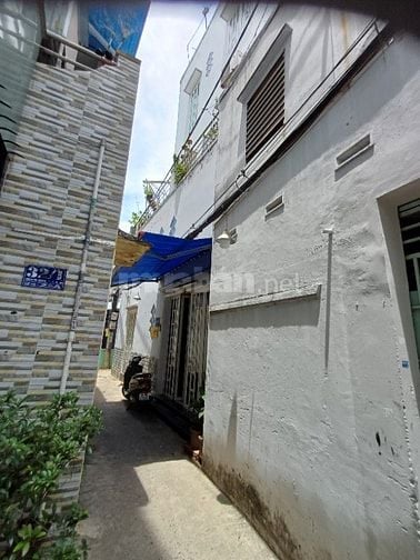 Cần bán căn hộ 3 tầng và 1 sân Thượng