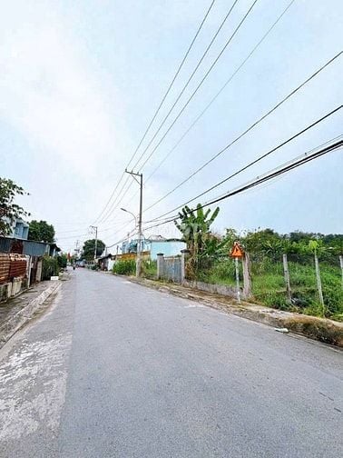 💥SIÊU PHẨM !! BÁN NGAY LÔ ĐẤT MT ĐƯỜNG 200M2, TT CỦ CHI,SHR GIÁ 910TR