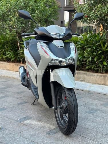 Cần bán Siêu phẩm mới keng SH 160 ABS 2025 xám xi măng-800km